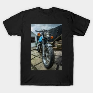 Suzuki GS750 in Blue T-Shirt